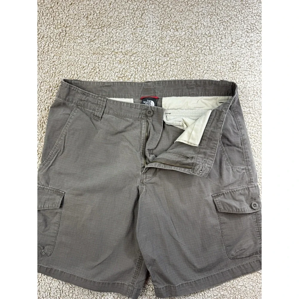The North Face Men's Shorts Size 34 Gray Cargo Hiking Outdoor Casual